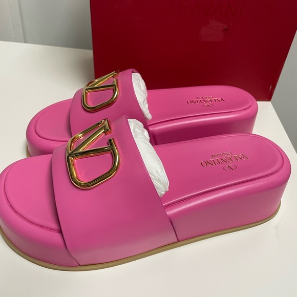 Valentino Garavani
Leather Platform Logo Slides - Picture 1 of 11